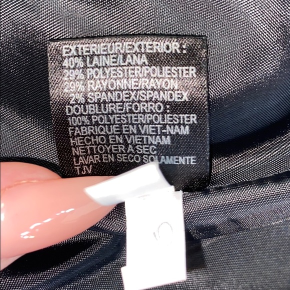 Tahari two-piece skirt suit - Picture 9 of 9